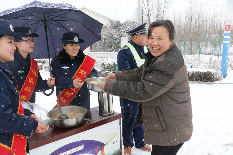 5.一碗热饭暖人心.jpg