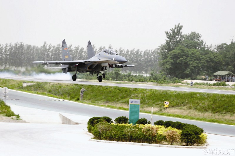 44、郑民高速完成战斗机试飞。.jpg