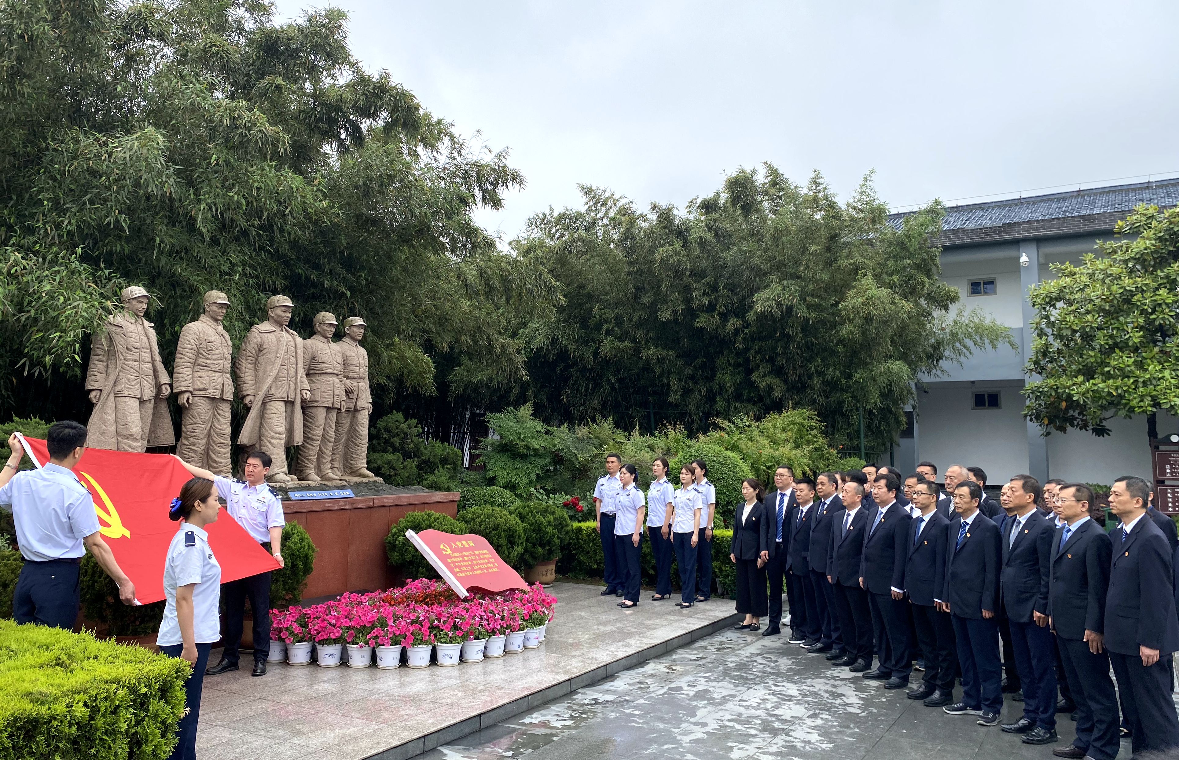 中原高速第一期党委理论中心组党史学习教育读书班在驻马店分公司举行3_副本.png