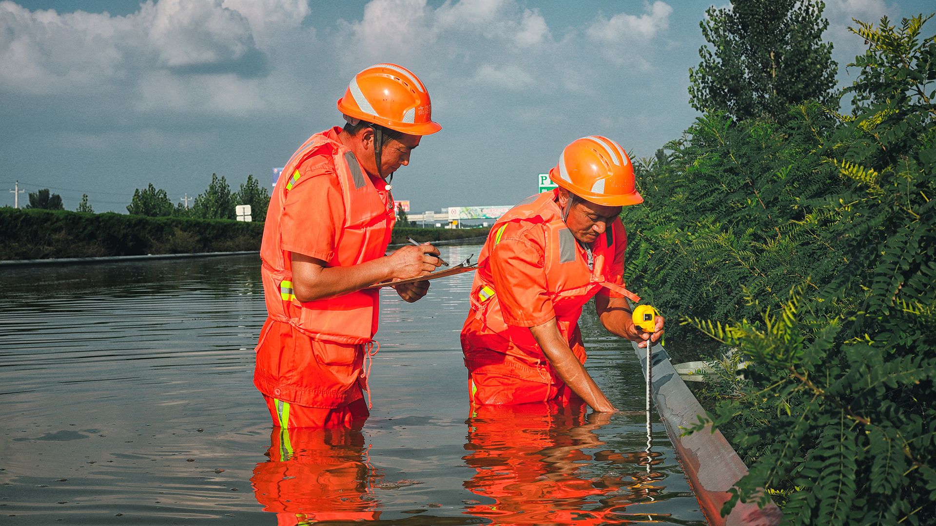 建设集团信息照片.jpg 建设集团信息照片.jpg