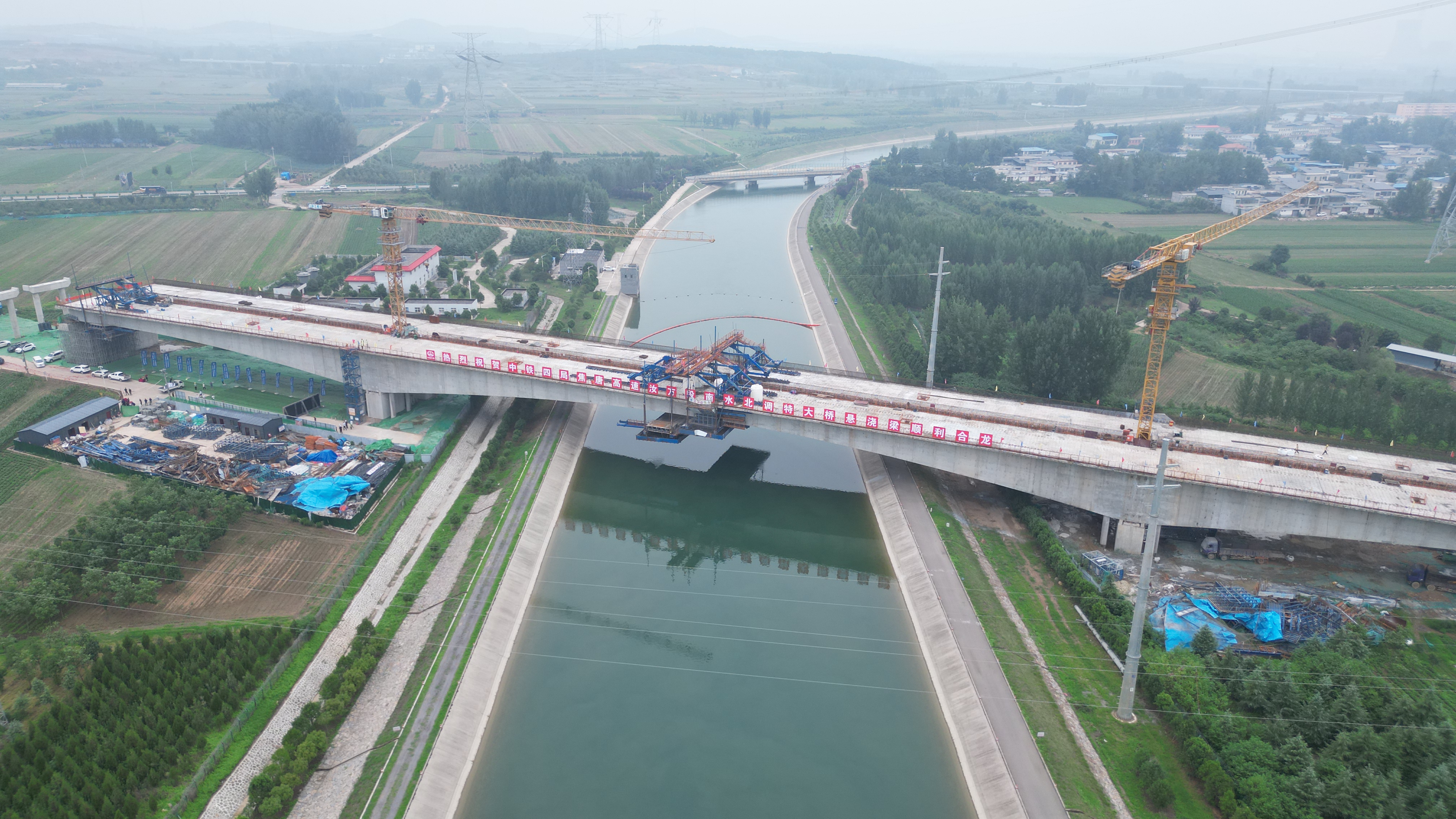 汝方高速项目南水北调特大桥合龙航拍 (11).JPG